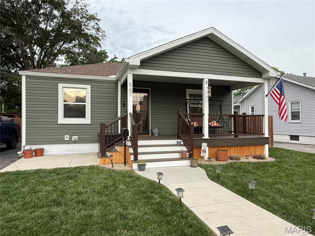Homes for sale in Wood River, IL | 567 10th St, Wood River, IL 62095 | MLS# MIS26033204