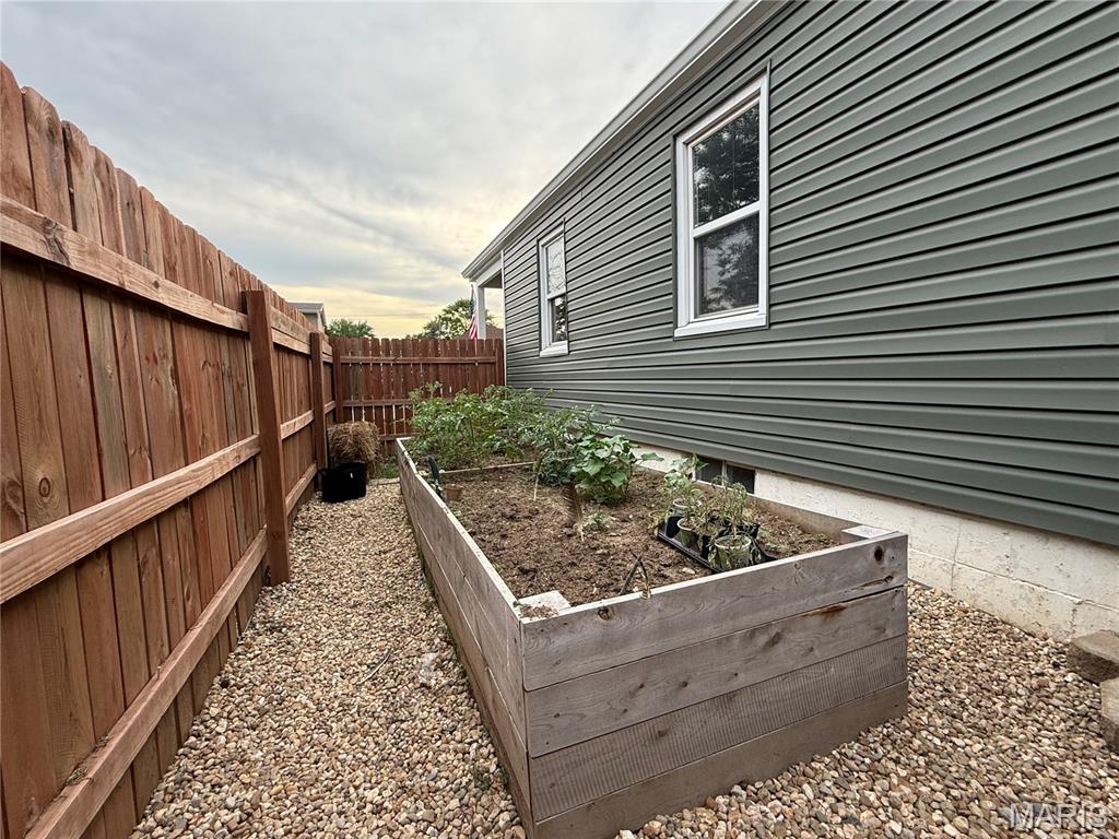 Homes for sale in Wood River, IL | 567 10th St, Wood River, IL 62095 | MLS# MIS26033204