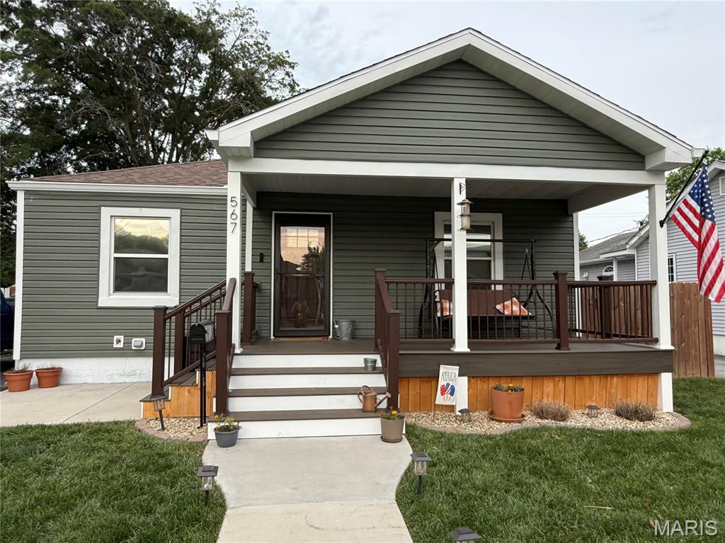 Homes for sale in Wood River, IL | 567 10Th St, Wood River, IL 62095 | MLS# MIS26033204