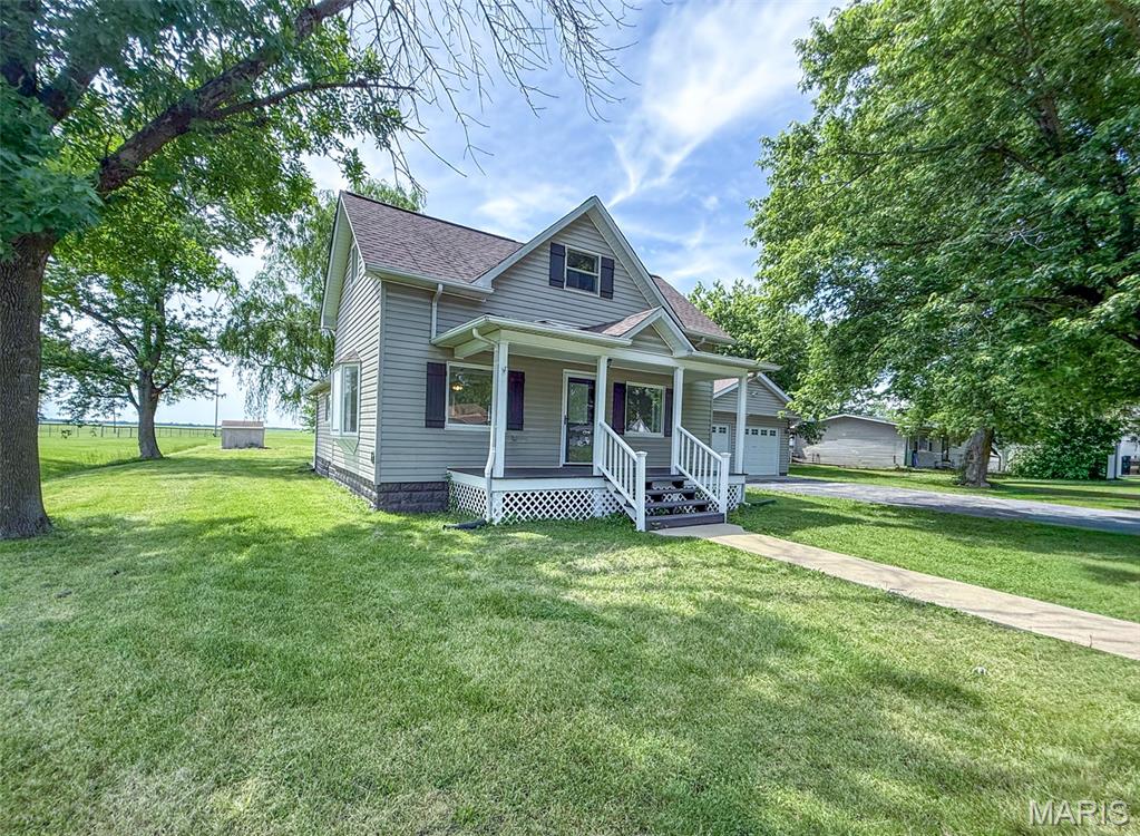 Homes for sale in Witt, IL | 104 N 6th St, Witt, IL 62094 | MLS# MIS26033337