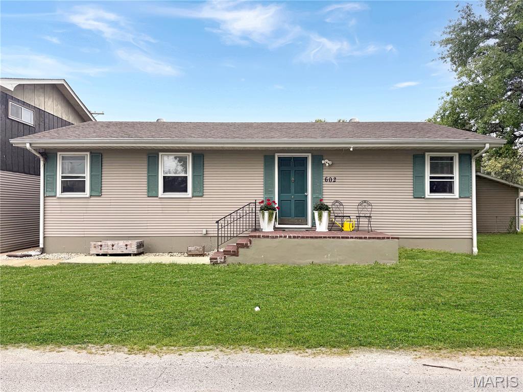 Homes for sale in Dupo, IL | 602 Illinois Ave, Dupo, IL 62239 | MLS# MIS26033362