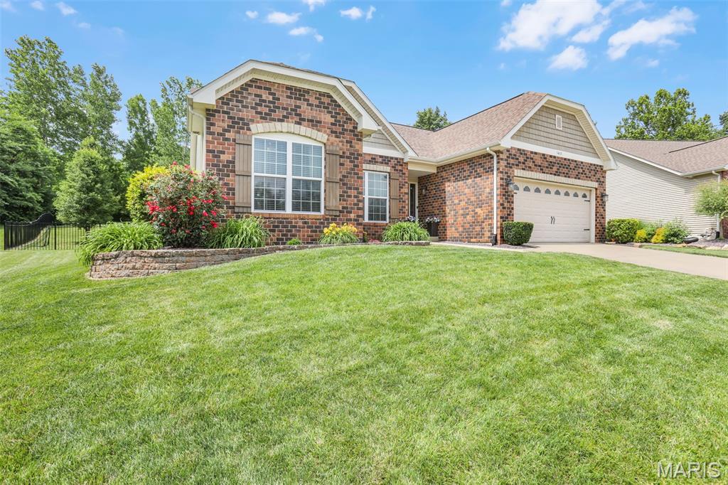 Homes for sale in Wood River, IL | 3405 Crescent Ct, Wood River, IL 62095 | MLS# MIS26033635