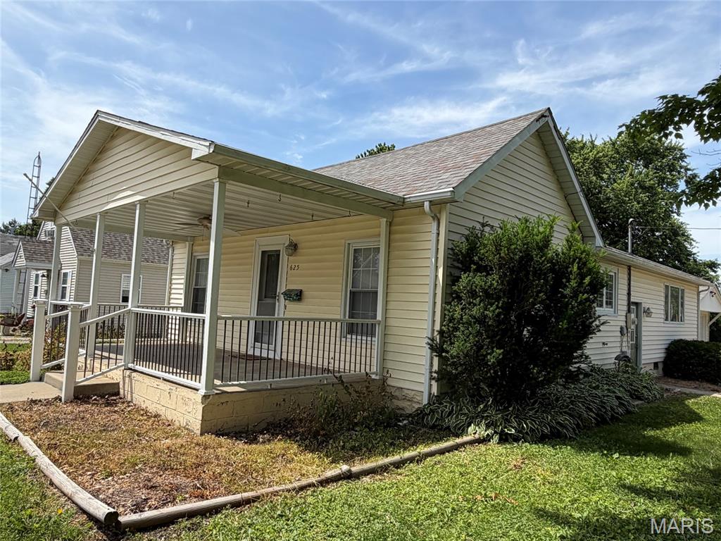 Homes for sale in Nokomis, IL | 625 Young St, Nokomis, IL 62075 | MLS# MIS26034333