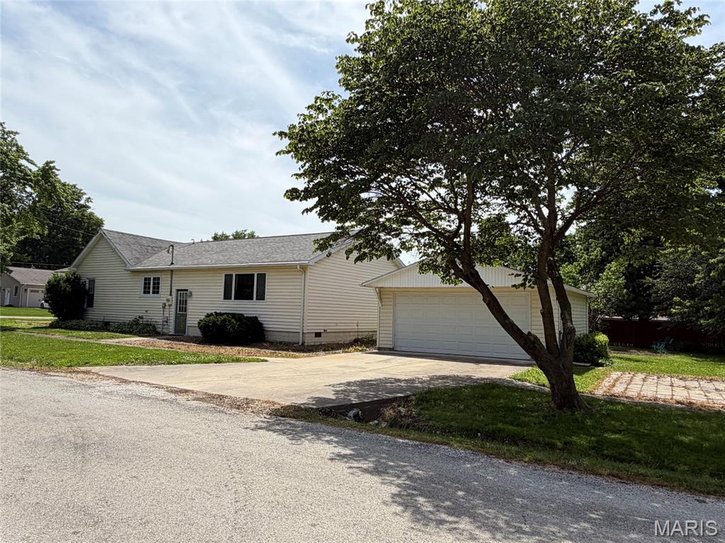 Homes for sale in Nokomis, IL | 625 Young St, Nokomis, IL 62075 | MLS# MIS26034333