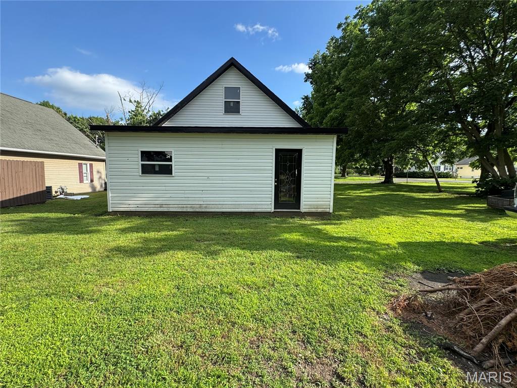 Homes for sale in Gillespie, IL | 603 E Chestnut St, Gillespie, IL 62033 | MLS# MIS26034467