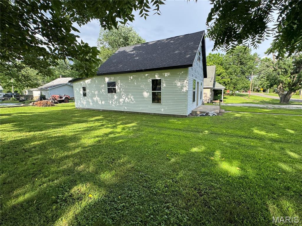Homes for sale in Gillespie, IL | 603 E Chestnut St, Gillespie, IL 62033 | MLS# MIS26034467