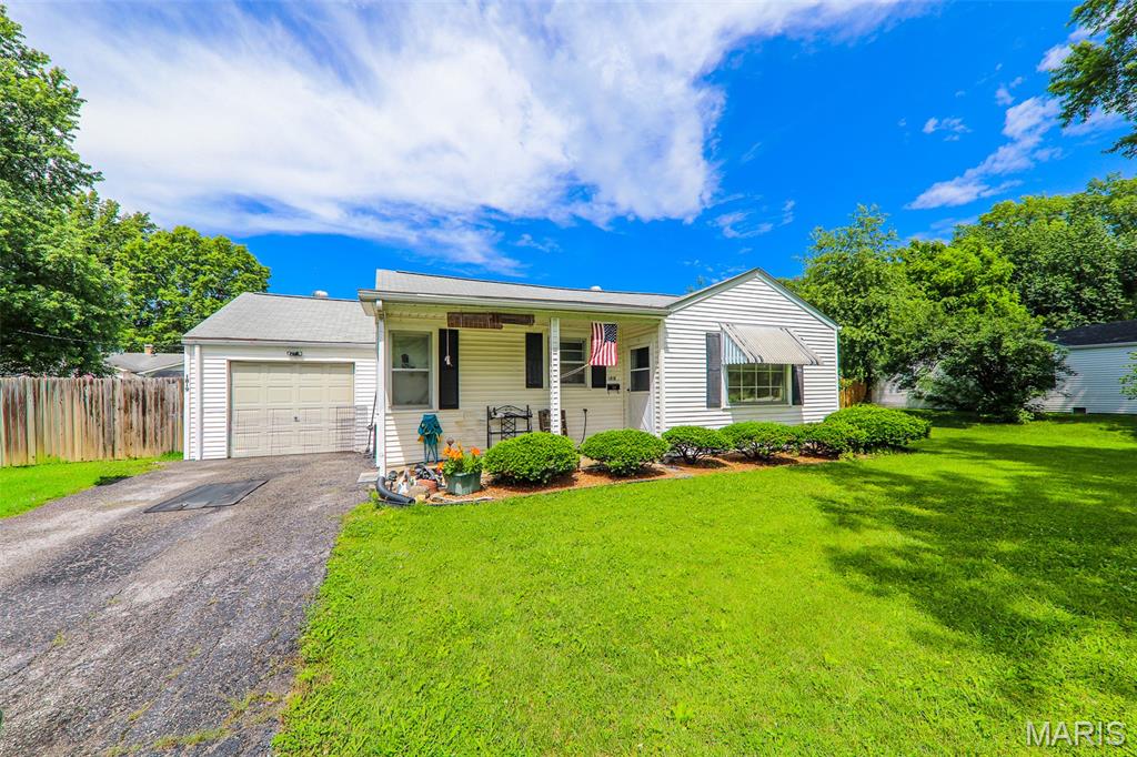 Homes for sale in Swansea, IL | 1819 N 16th St, Swansea, IL 62226 | MLS# MIS26034536