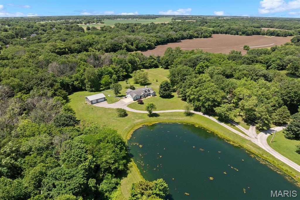 3rd image of 2119 Lakeview Dr, Highland, IL 62249 | MLS# MIS26034579