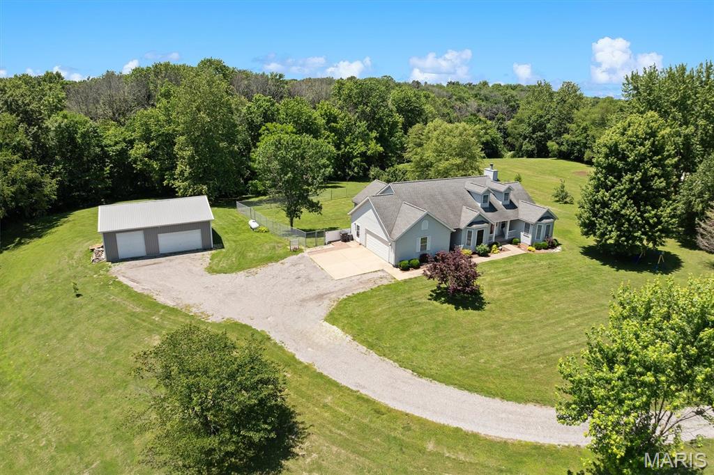 2nd image of 2119 Lakeview Dr, Highland, IL 62249 | MLS# MIS26034579