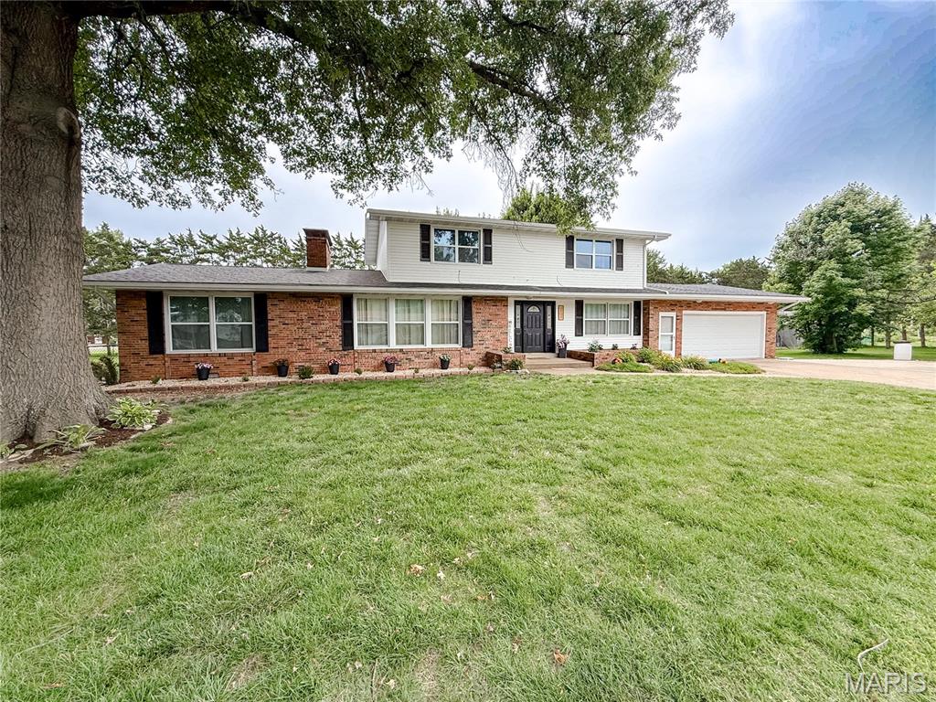 Homes for sale in Highland, IL | 2707 Lemon Street Rd, Highland, IL 62249 | MLS# MIS26034645