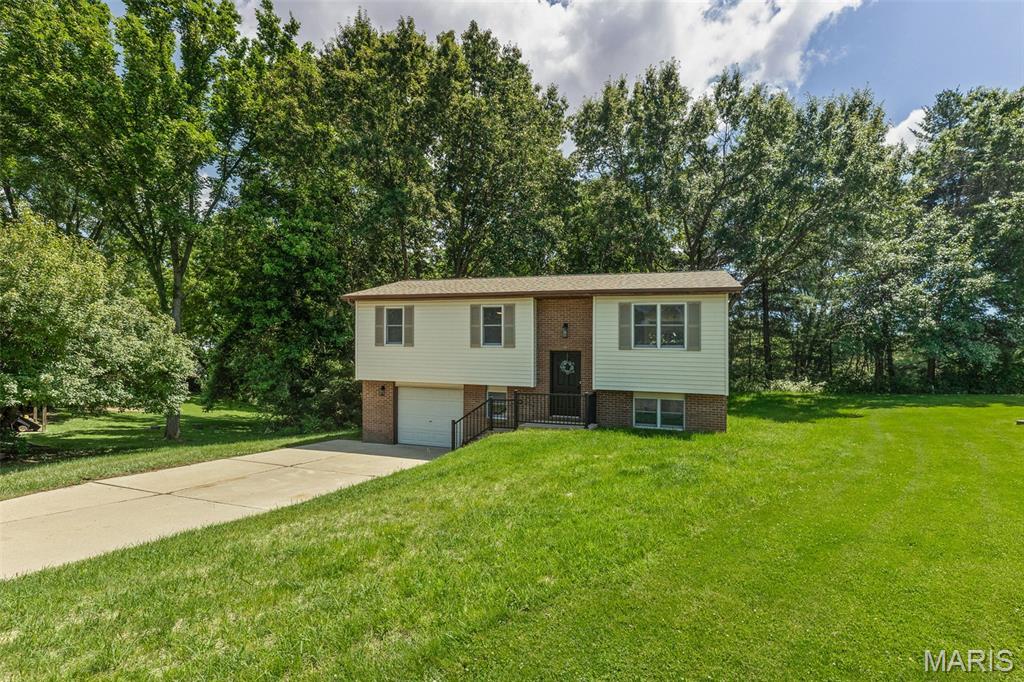 Homes for sale in Godfrey, IL | 410 Saint Anthony Dr, Godfrey, IL 62035 | MLS# MIS26034683