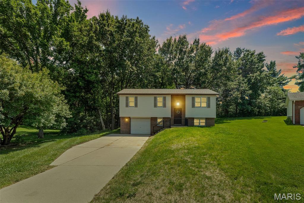Homes for sale in Godfrey, IL | 410 Saint Anthony Dr, Godfrey, IL 62035 | MLS# MIS26034683