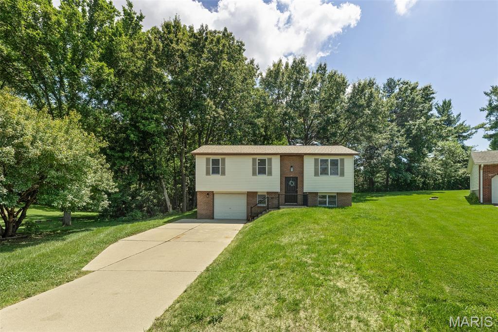 Homes for sale in Godfrey, IL | 410 Saint Anthony Dr, Godfrey, IL 62035 | MLS# MIS26034683