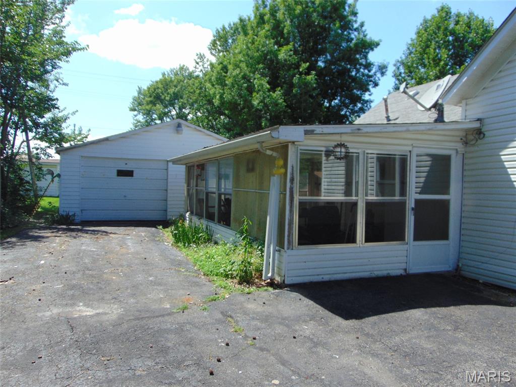 Homes for sale in Elkville, IL | 105 N 6Th St, Elkville, IL 62932 | MLS# MIS26034755
