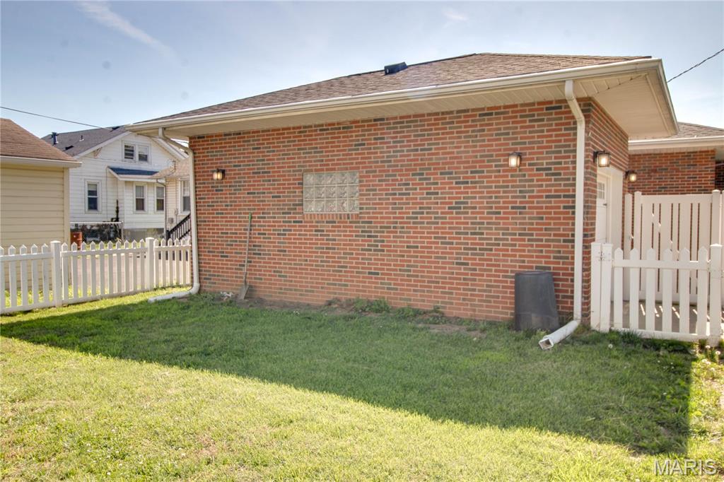 Homes for sale in Wood River, IL | 110 Eaton Ave, Wood River, IL 62095 | MLS# MIS26034883