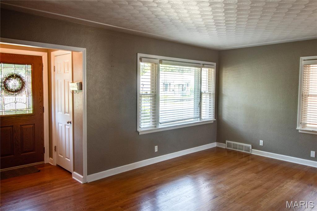 Homes for sale in Wood River, IL | 110 Eaton Ave, Wood River, IL 62095 | MLS# MIS26034883