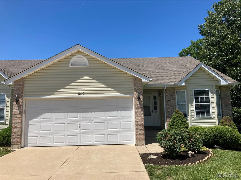 Homes for sale in Warrenton, MO | 609 Meadowview Ct, Warrenton, MO 63383 | MLS# MIS26034906