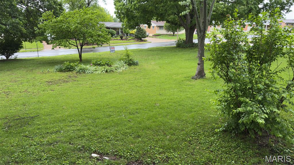 3rd image of 660 Herbst Dr, Florissant, MO 63031 | MLS# MIS26034937