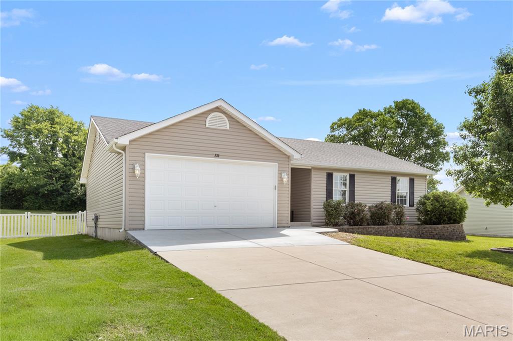 Homes for sale in Troy, MO | 233 Whitetail Crossing Dr, Troy, MO 63379 | MLS# MIS26034940