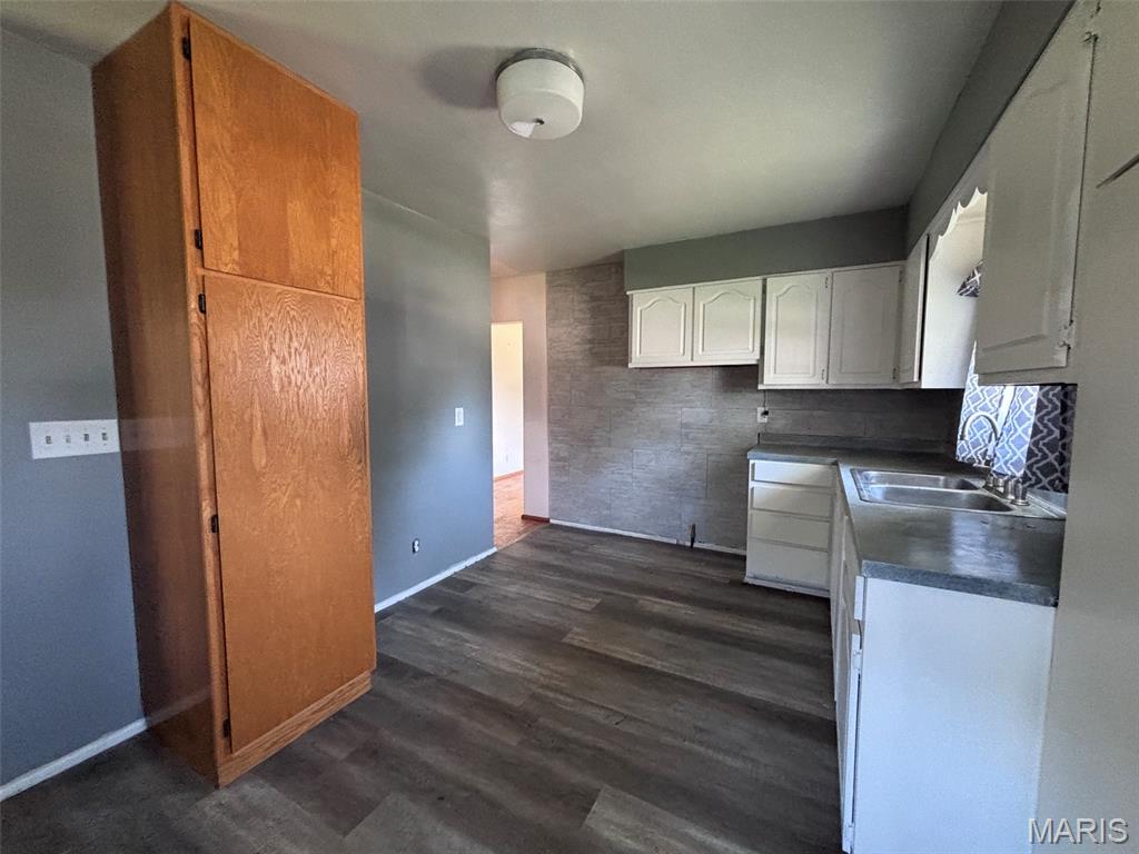 Homes for sale in Wood River, IL | 79 Harnett Ave, Wood River, IL 62095 | MLS# MIS26035201