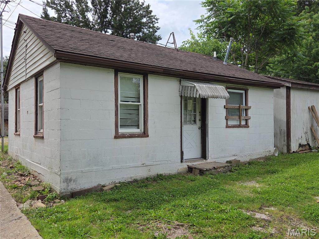 Homes for sale in Belleville, IL | 134 N Douglas Ave, Belleville, IL 62220 | MLS# MIS26035928