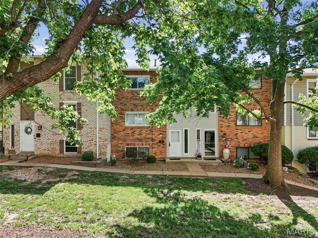 Homes for sale in Ellisville, MO | 161 Carmel Woods Dr, Ellisville, MO 63021 | MLS# MIS26036565