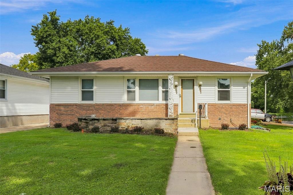 2nd image of 1 Louise Ct, Florissant, MO 63031 | MLS# MIS26036575
