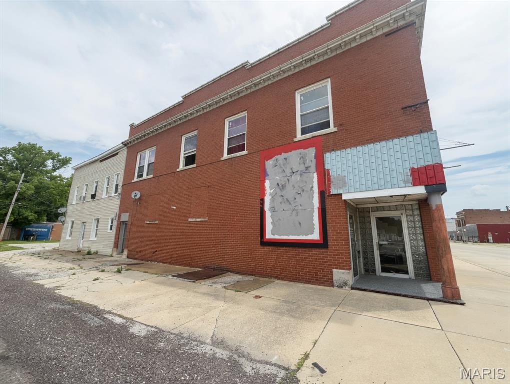 Homes for sale in Staunton, IL | 321 W Main St, Staunton, IL 62088 | MLS# MIS26037278