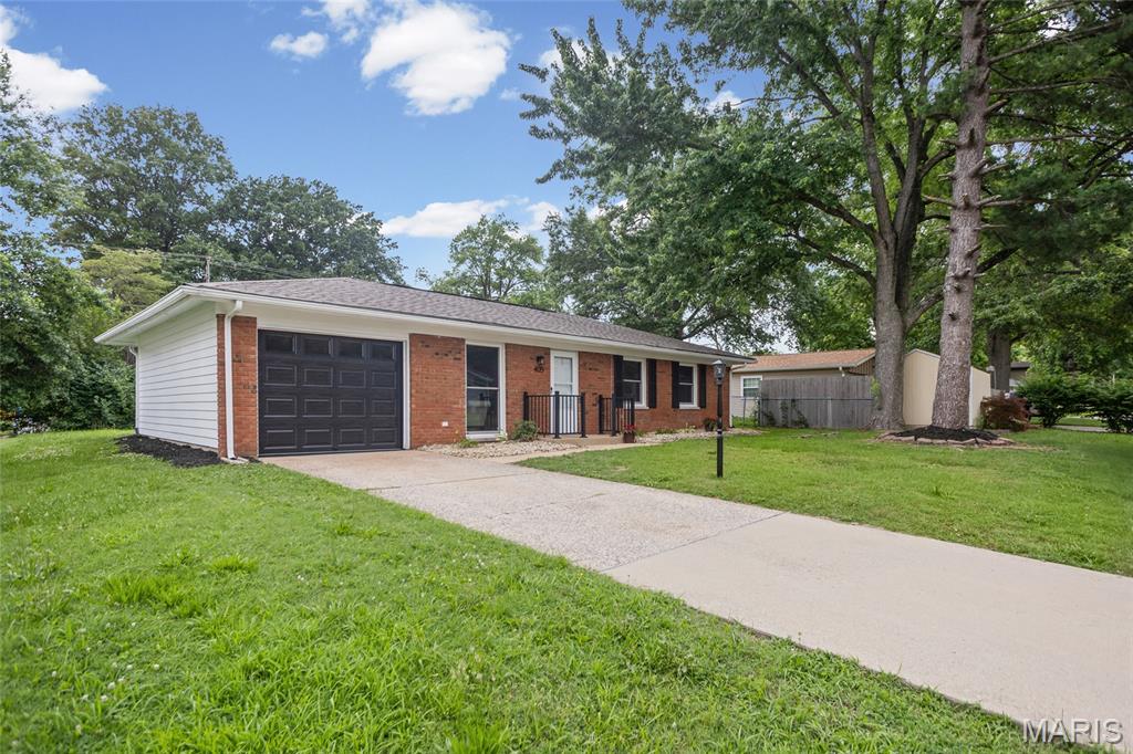 Homes for sale in Belleville, IL | 405 Todd Ln, Belleville, IL 62221 | MLS# MIS26037628