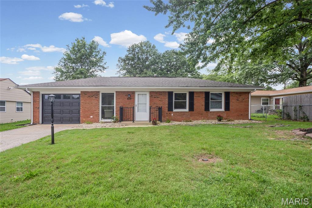 Homes for sale in Belleville, IL | 405 Todd Ln, Belleville, IL 62221 | MLS# MIS26037628