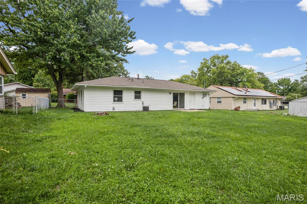 Homes for sale in Belleville, IL | 405 Todd Ln, Belleville, IL 62221 | MLS# MIS26037628