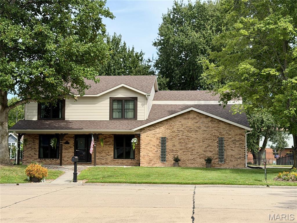 1st image of 404 Hunters Gln, Belleville, IL 62220 | MLS# MIS26037696