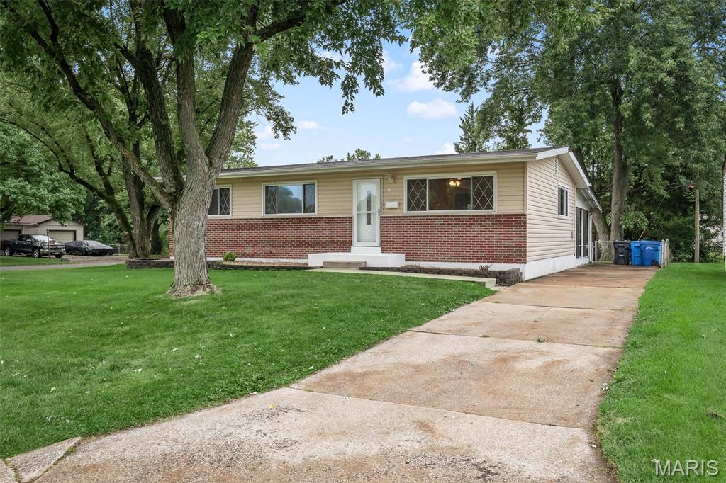 32nd image of 950 Kostka Ln, Florissant, MO 63031 | MLS# MIS26037861