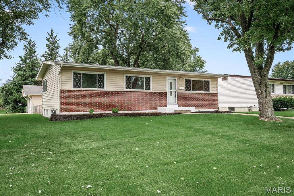 1st image of 950 Kostka Ln, Florissant, MO 63031 | MLS# MIS26037861