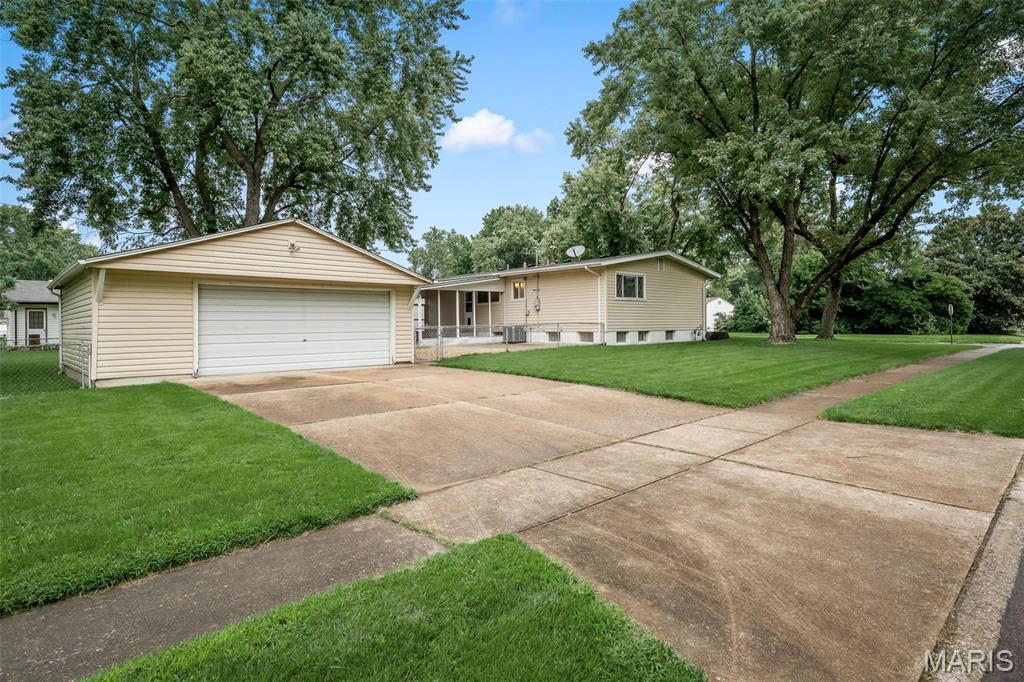 2nd image of 950 Kostka Ln, Florissant, MO 63031 | MLS# MIS26037861