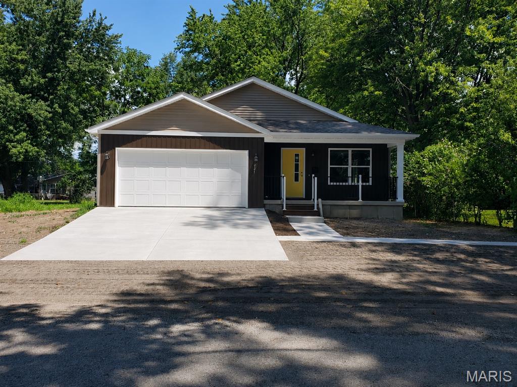 Homes for sale in Lebanon, IL | 421 E Schuetz St, Lebanon, IL 62254 | MLS# MIS26037965