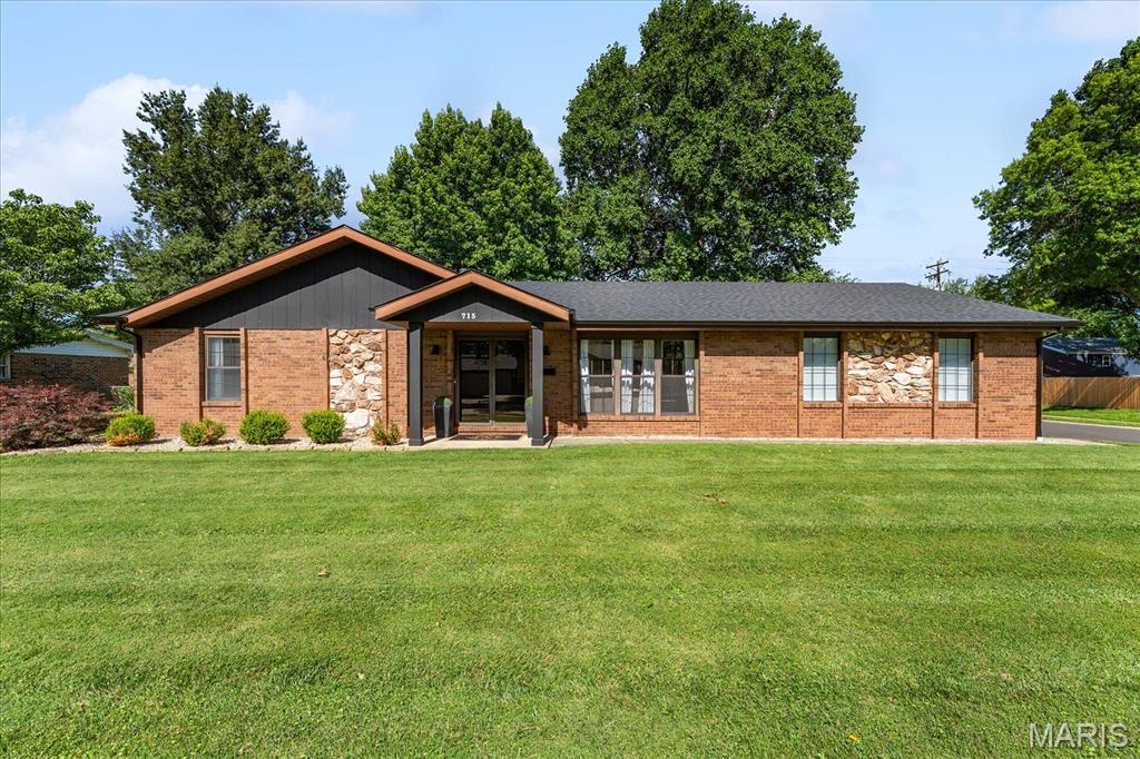 Homes for sale in O'fallon, IL | 715 N Lincoln Ave, O'fallon, IL 62269 | MLS# MIS26038146