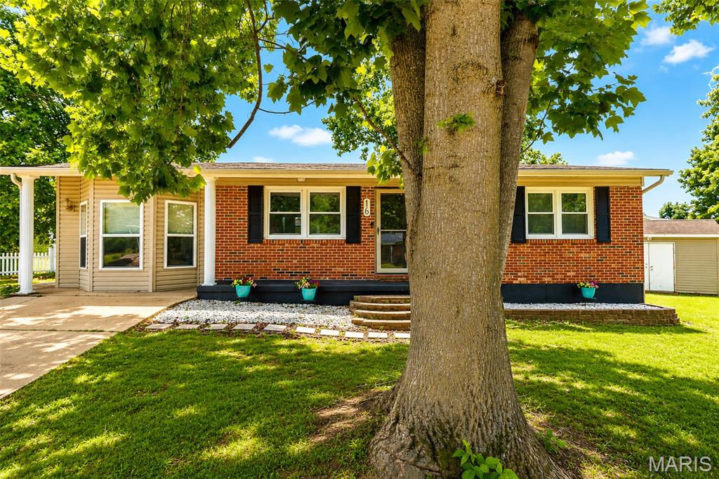 Homes for sale in Fredericktown, MO | 16 Hillcrest Dr, Fredericktown, MO 63645 | MLS# MIS26038168