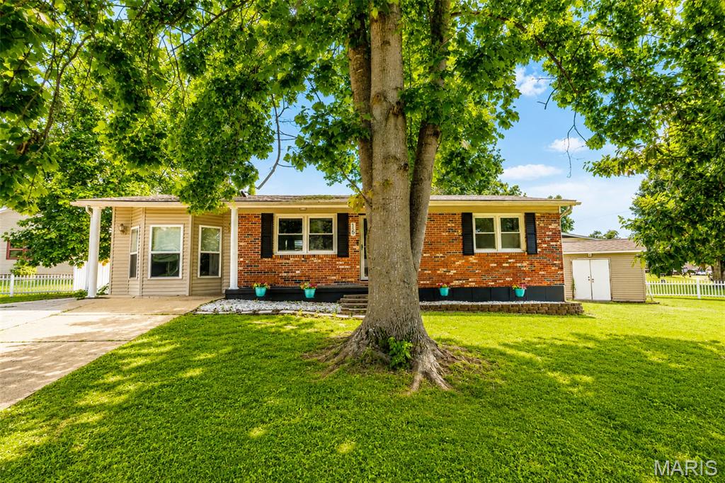 Homes for sale in Fredericktown, MO | 16 Hillcrest Dr, Fredericktown, MO 63645 | MLS# MIS26038168