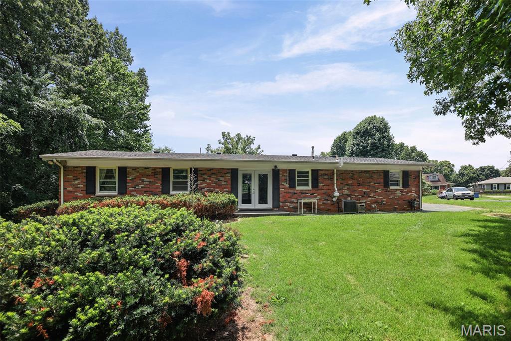 Homes for sale in East Alton, IL | 794 Birch St, East Alton, IL 62024 | MLS# MIS26038378