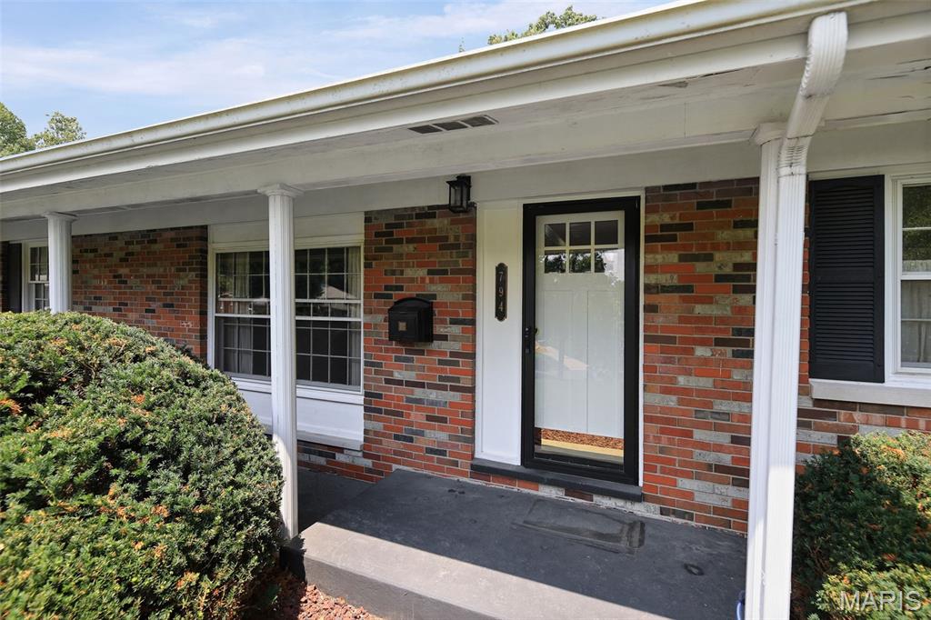 Homes for sale in East Alton, IL | 794 Birch St, East Alton, IL 62024 | MLS# MIS26038378