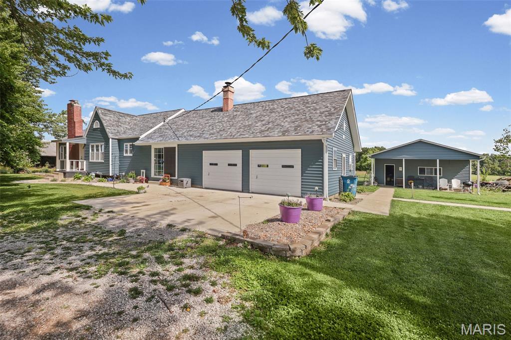 Homes for sale in Dubois, IL | 23035 Dubois Blacktop Rd, Dubois, IL 62831 | MLS# MIS26038396