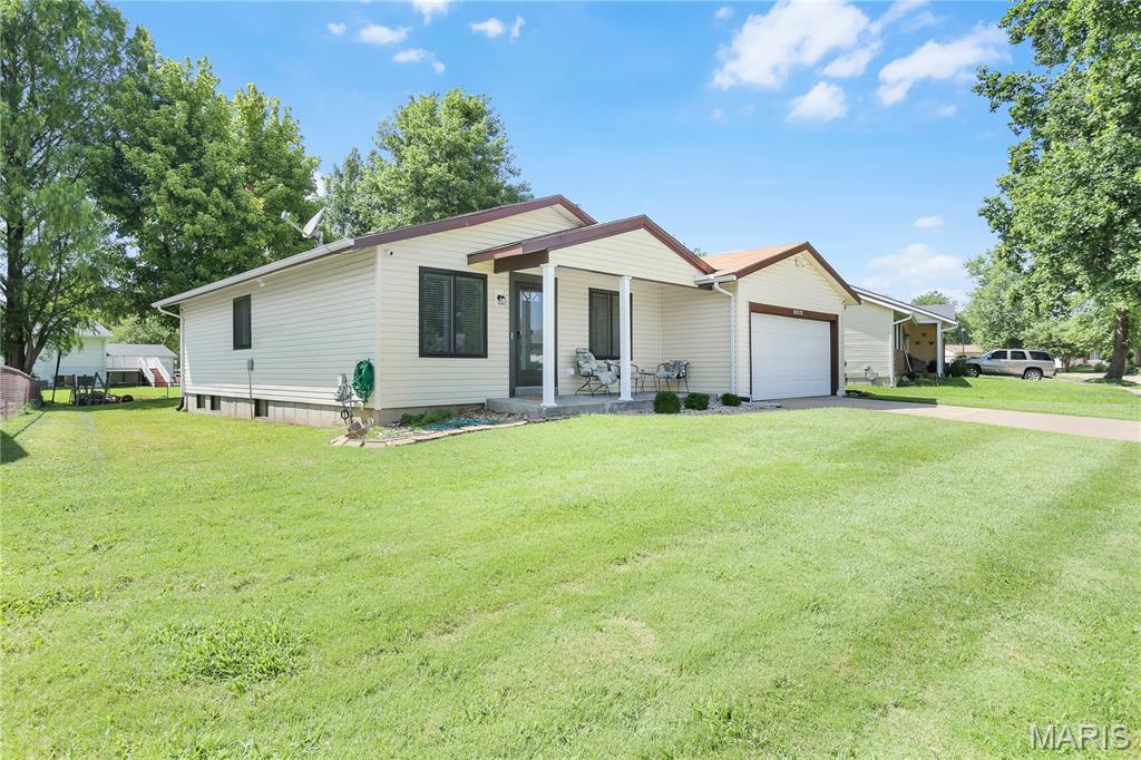 1st image of 15575 Fox Plains Dr, Florissant, MO 63034 | MLS# MIS26038708