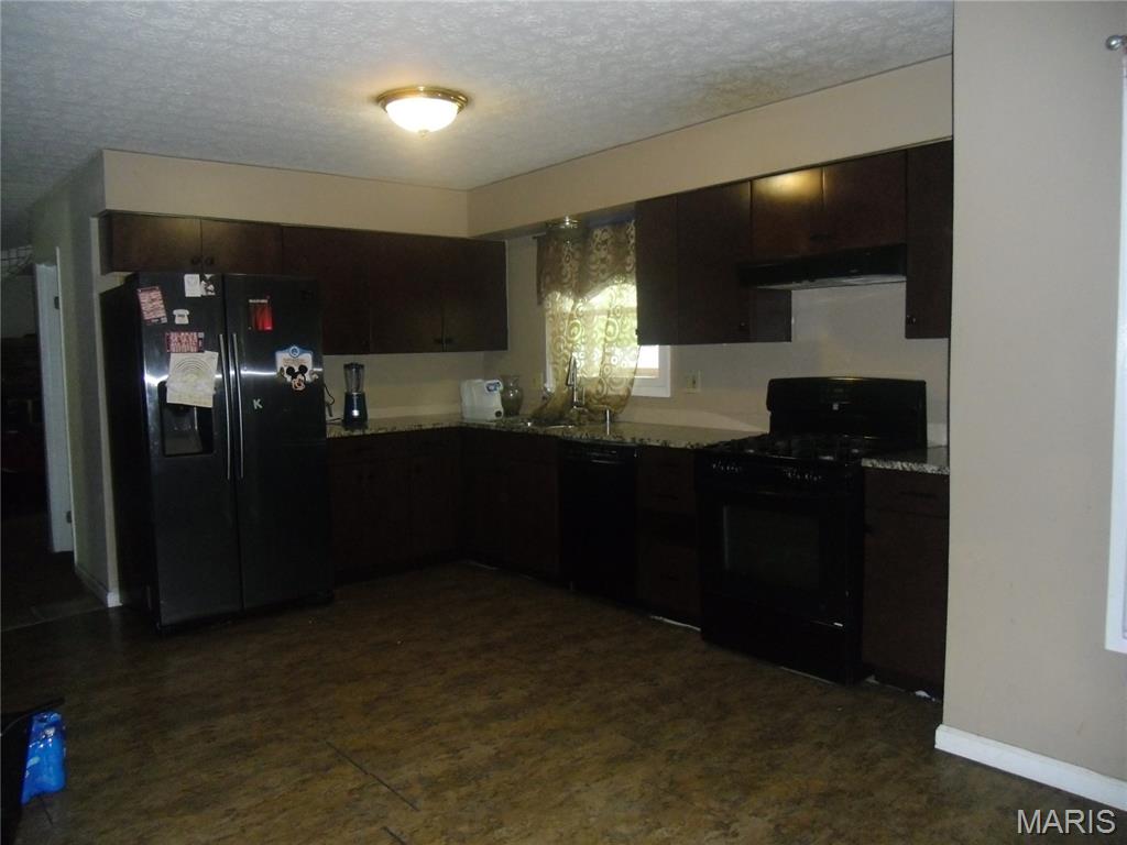 Homes for sale in Belleville, IL | 3212 West Blvd, Belleville, IL 62221 | MLS# MIS26038717