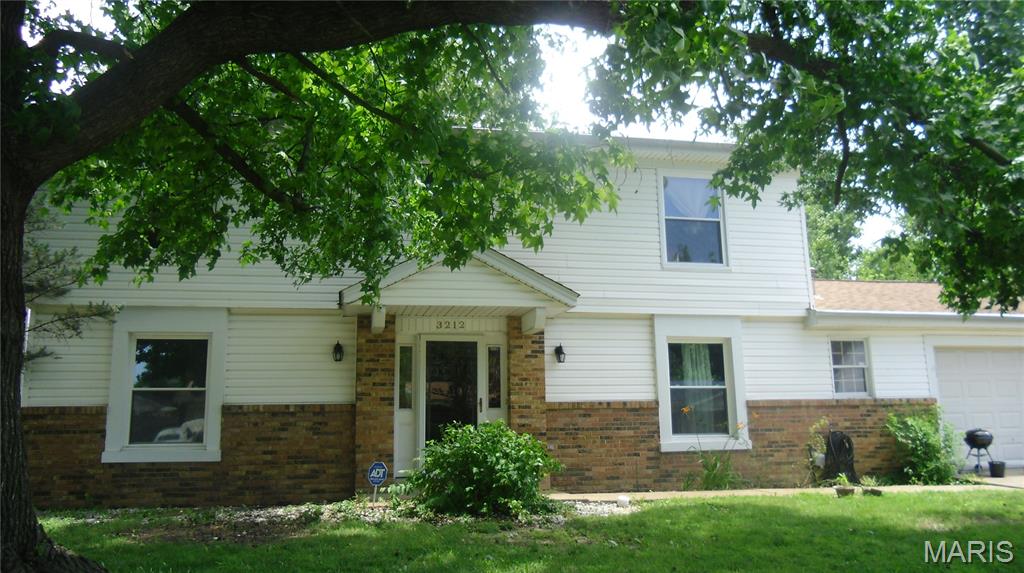 Homes for sale in Belleville, IL | 3212 West Blvd, Belleville, IL 62221 | MLS# MIS26038717