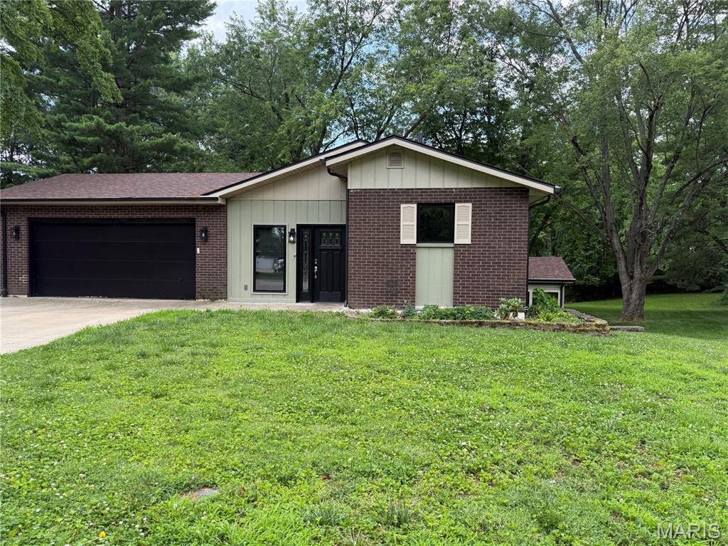 Homes for sale in Glen Carbon, IL | 25 Glen Ridge Dr, Glen Carbon, IL 62034 | MLS# MIS26038963