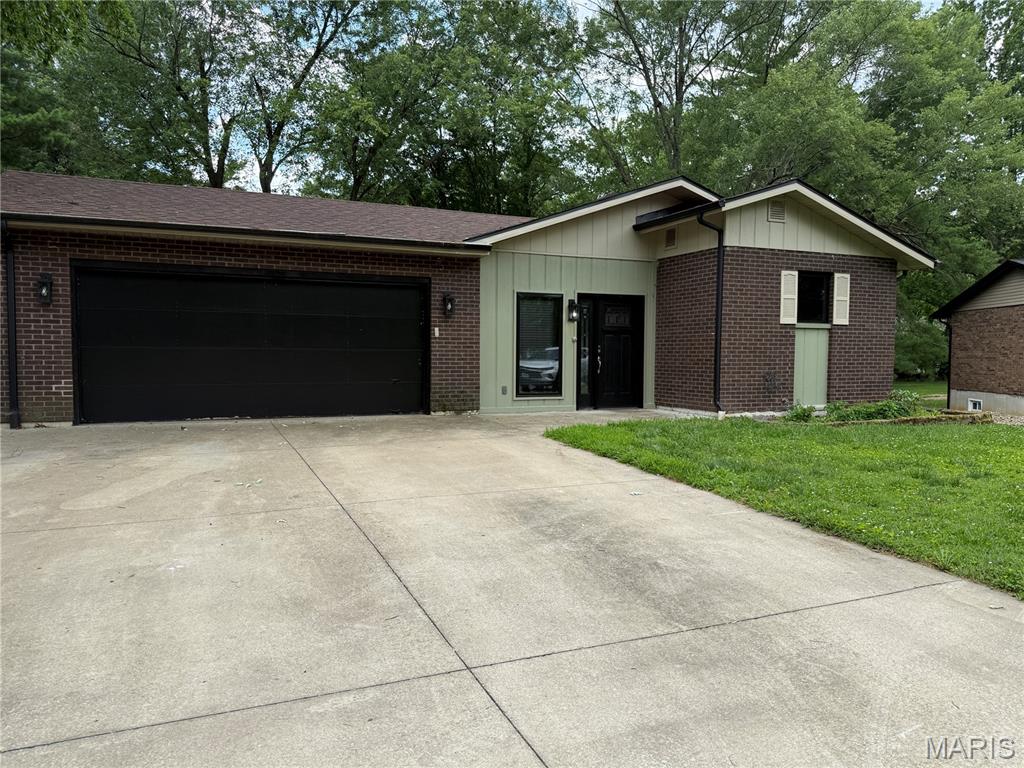 Homes for sale in Glen Carbon, IL | 25 Glen Ridge Dr, Glen Carbon, IL 62034 | MLS# MIS26038963
