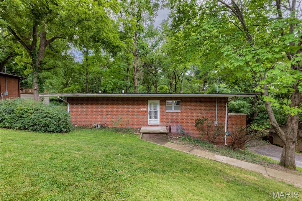 Homes for sale in East Alton, IL | 828 Willoway Ave, East Alton, IL 62024 | MLS# MIS26039044
