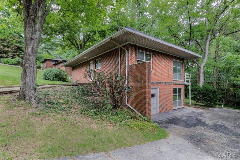 Homes for sale in East Alton, IL | 828 Willoway Ave, East Alton, IL 62024 | MLS# MIS26039044
