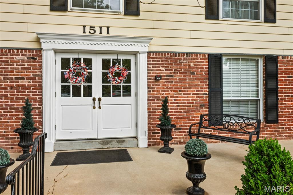 Homes for sale in Chesterfield, MO | 1511 Hampton Hall Dr #10, Chesterfield, MO 63017 | MLS# MIS26039046